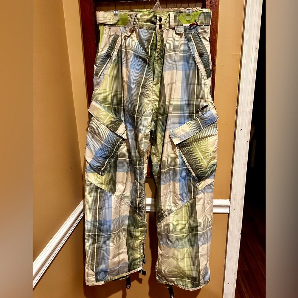 FourSquare snowboarding pants!! Men’s Medium adjustable waist size snow pants!!